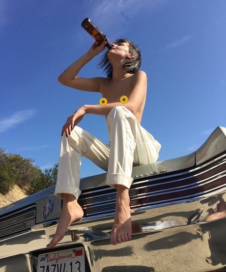 Willa Holland actress pics