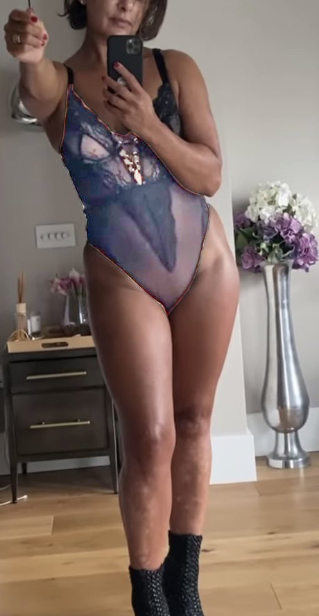 Saira Khan erotic star pic