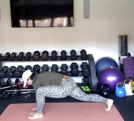 Saira Khan model porn galleries