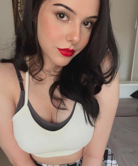 EmilyIsRedCoat erotic model pics