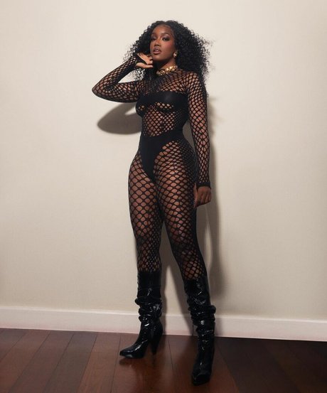 Izza Cantora art star gallery