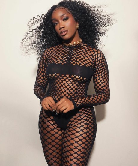 Izza Cantora nice star picture