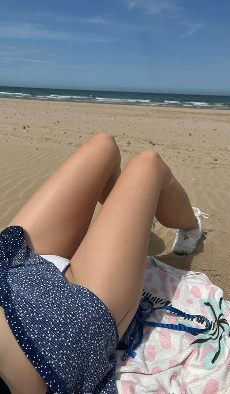 vikikeepu nude pornstar photo