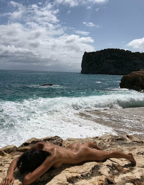 vikikeepu pornographic actress image