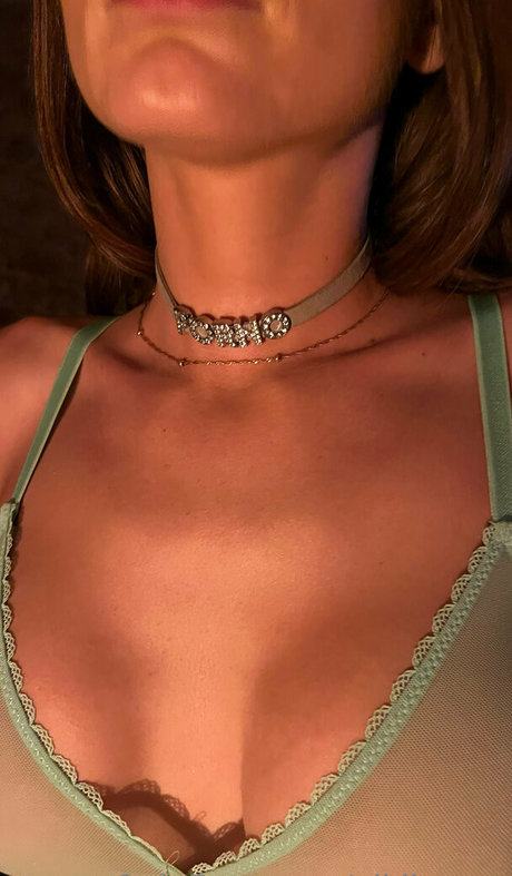 vikikeepu adult model pics