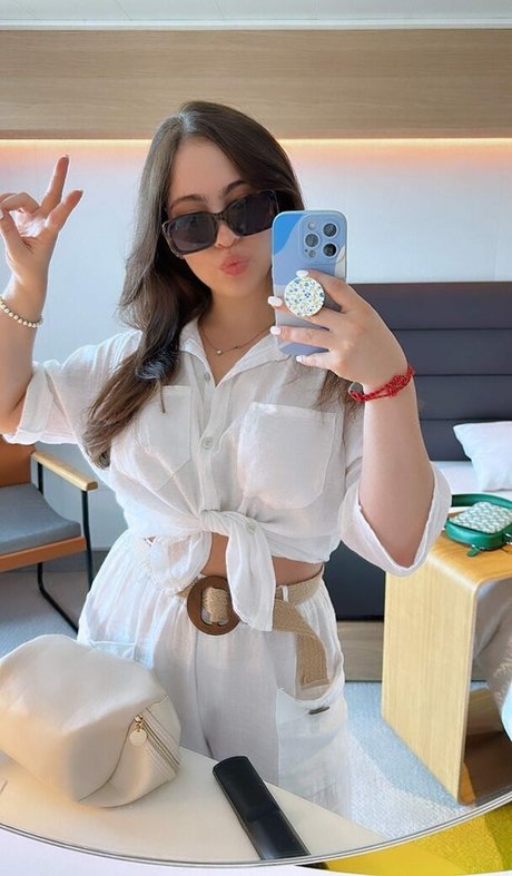 Hilenna adult star image