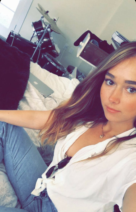 Holls8 high quality pornstar gallery