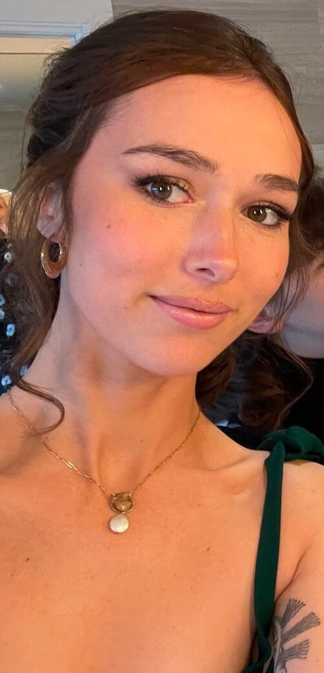 Holls8 hot pornstar img