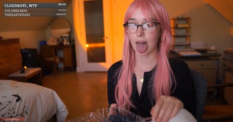 Holls8 star nude pics