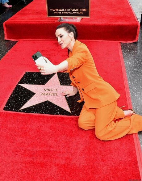 Rachel Brosnahan sexy actress pics