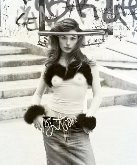 Isis Valverde sexy model gallery