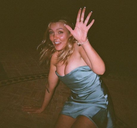 MillieT25 hot actress images