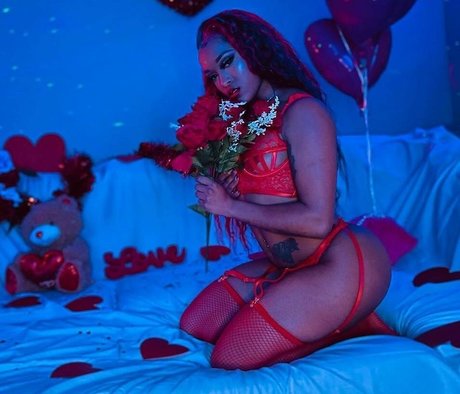 Kiera Hogan hd pornstar photo