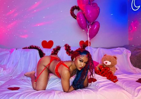 Kiera Hogan pornographic model archive