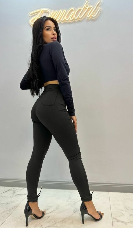 Larissa Nunes model nice img