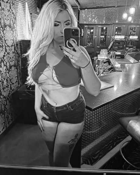 Lexus Green Oasis art pornstar pic