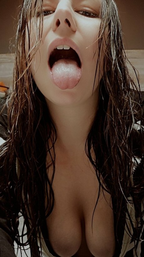 Lethallans Day star sexy photos