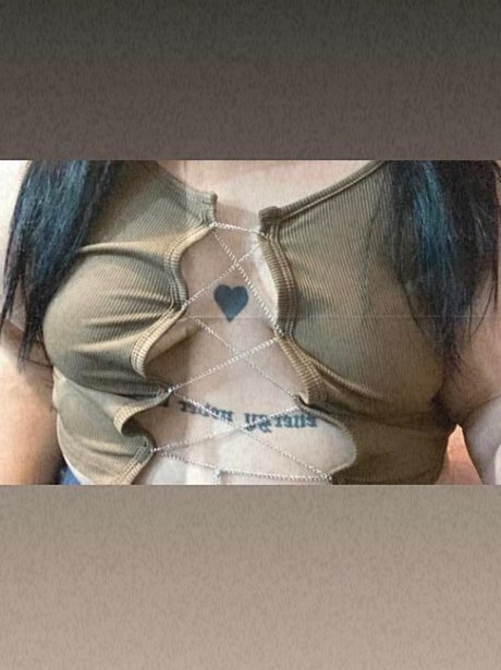 Curvy LK pornstar exclusive photo