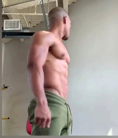 Leonardo Sbrouche sexy actress picture