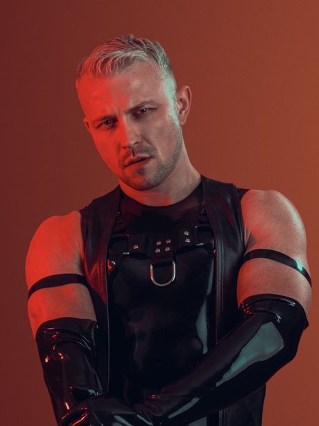 Leo Rush star hot image