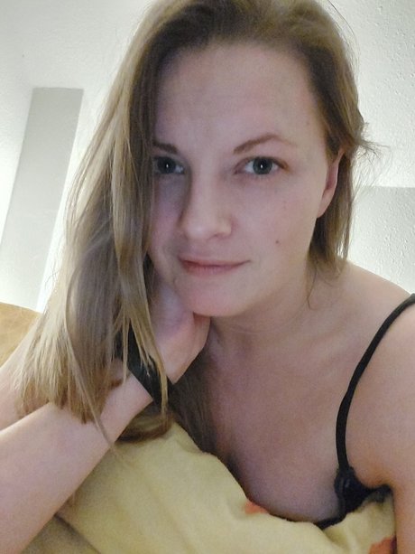 Leonore K pornstar exclusive pictures