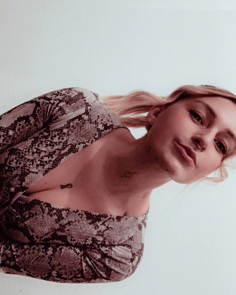 Leni Lovely sex model gallery