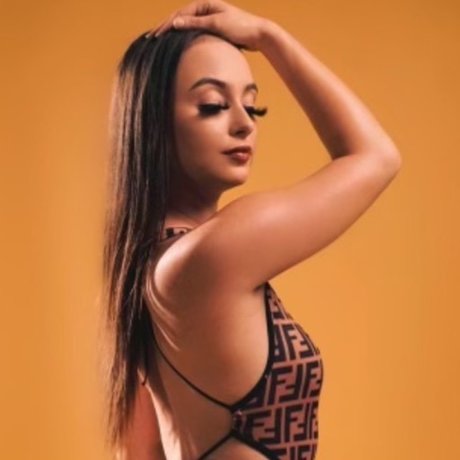 LeiaTaylor hot model pic