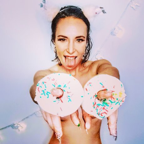 leeleelolliepop_ pretty model photo