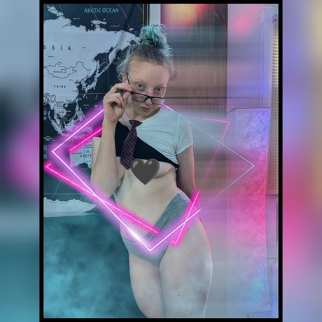 Daddy s Naughty Girl best actress pic