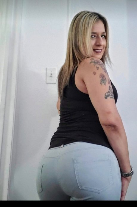 Lisa Ann hot pornstar pics