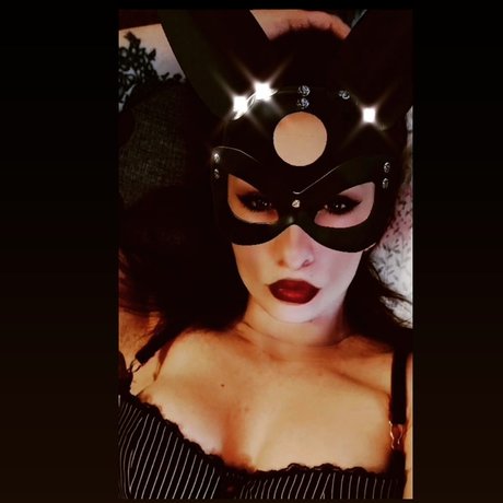 L S_ hot actress photos