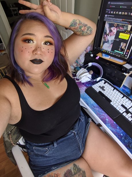 Linh Nguyen star naked picture