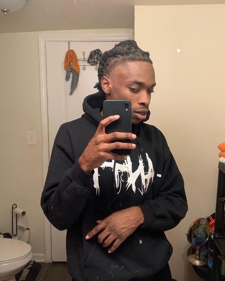 Big Dick Willie model nudes pic