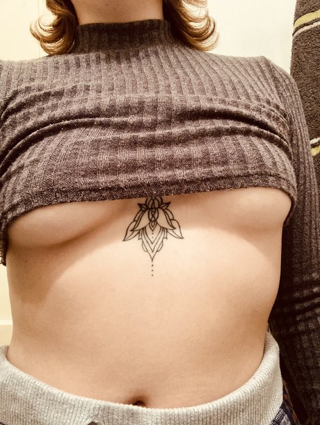 Lilly Lilac model pretty image