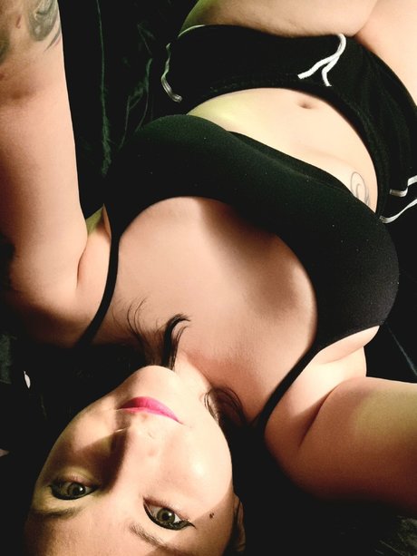 Lilith Lowe star pornographic img