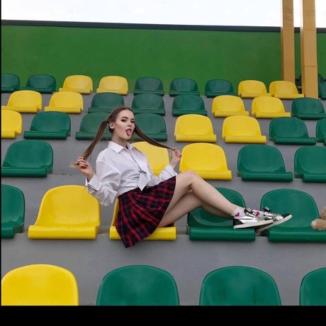 Lil Barbie model pornographic galleries