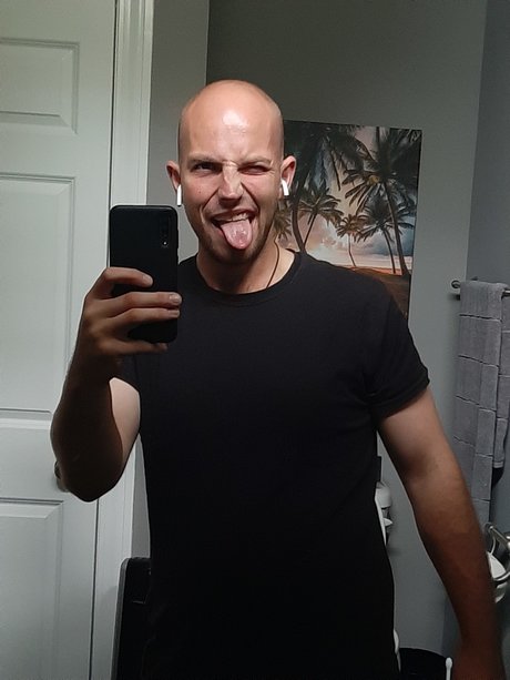 Leighton Meyer nude actress img