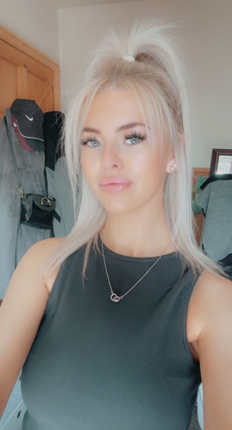 _Lucinda hot star photos