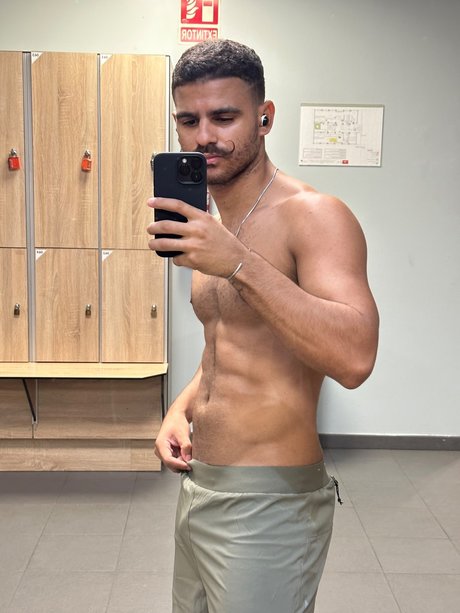 Link naked model img