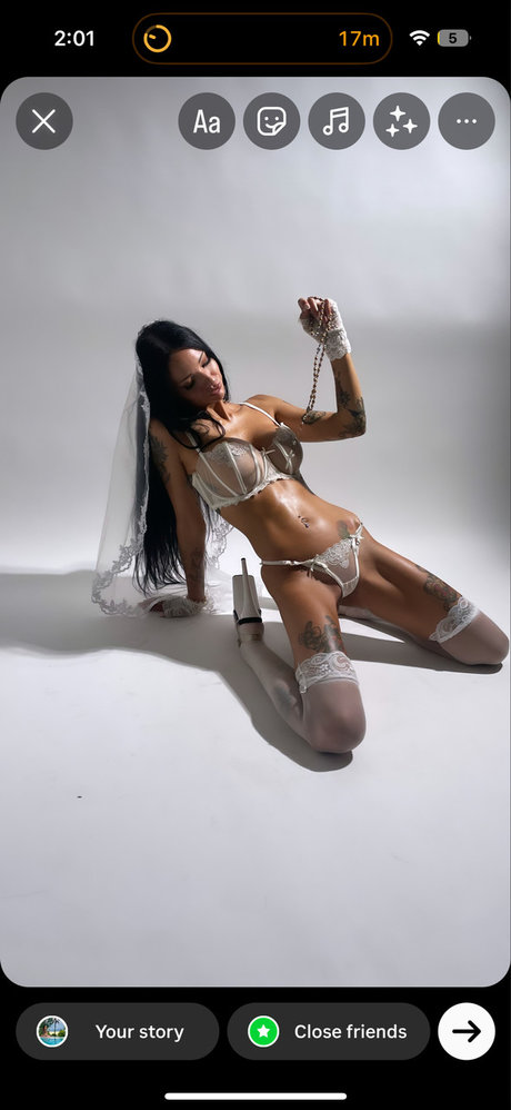 Loney model pornographic photo