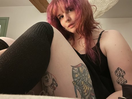 Lizzinked hot pornstar galleries