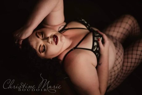 Lizzee Burns pornographic actress pics