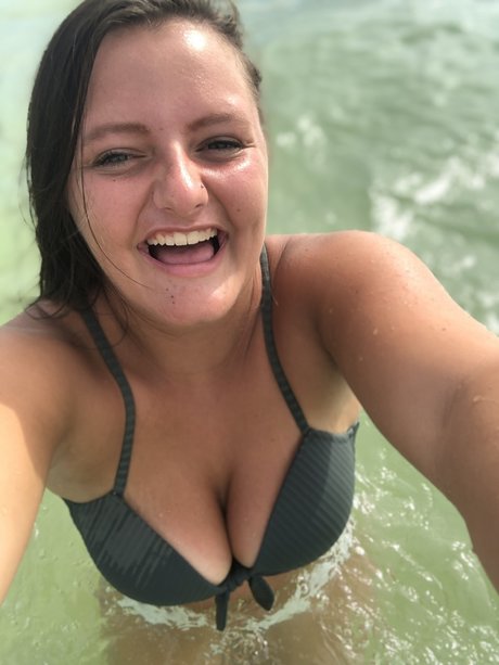 Olivia Hoefling adult model pictures