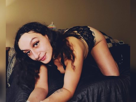 Lovely Luna_ adult star picture