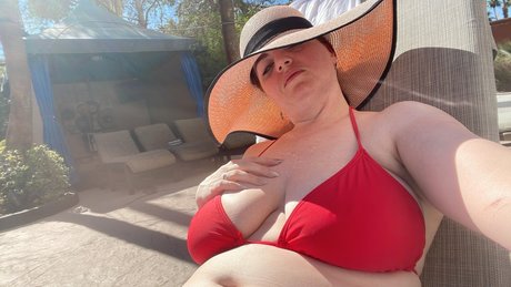 Madam Asteria sexy pornstar img