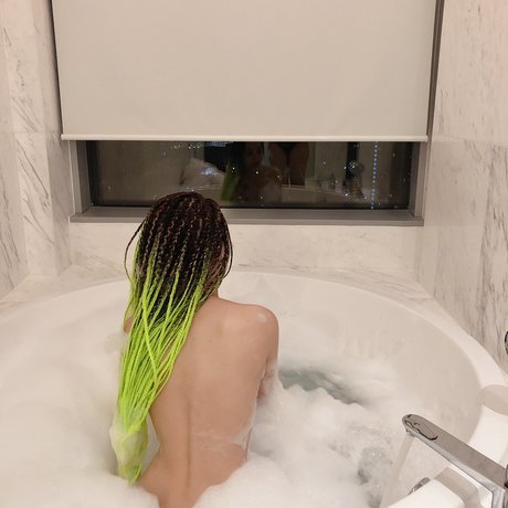 Mona Zhang star pretty photos