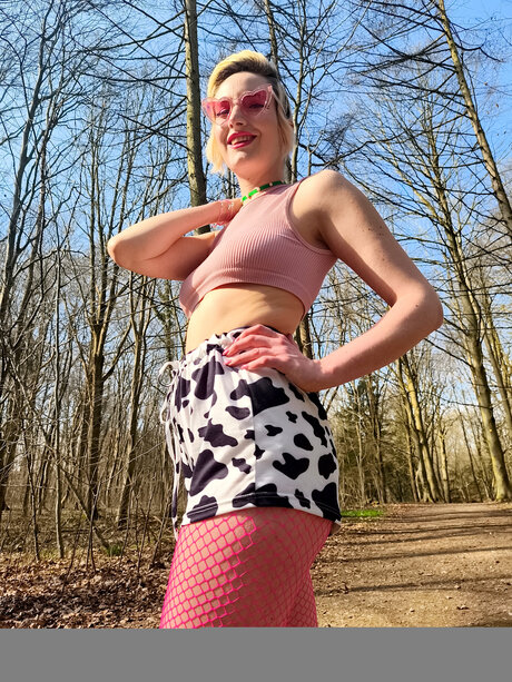 Lynn Tonic free hot actress pics