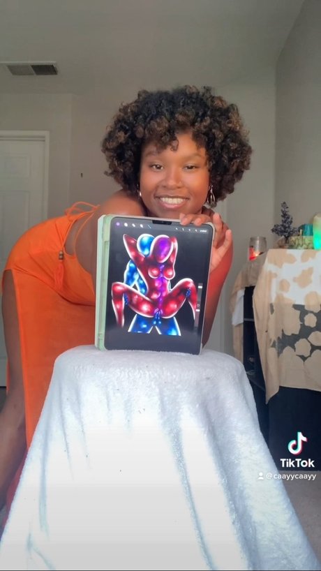 CayCay naked model img