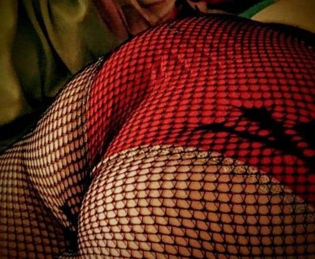 Luring seductress perfect model pictures