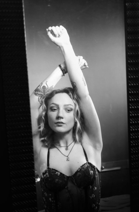 Lunar Kisses pornstar nice image